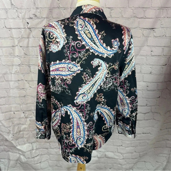 Chico's no-iron paisley button front top size 1 (medium 8( - Picture 6 of 8